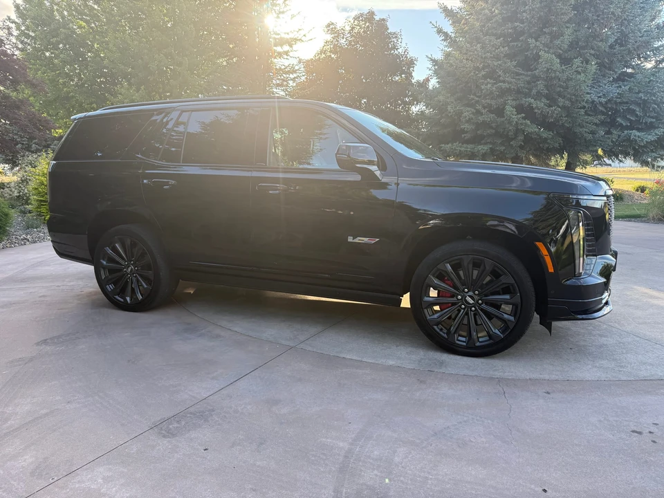 2025 Cadillac Escalade-V 5th Gen - Image 12 of 31