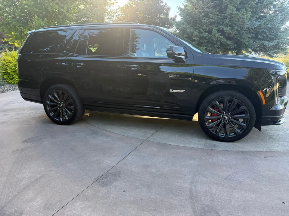 2025 Cadillac Escalade-V 5th Gen - Image 14 of 31