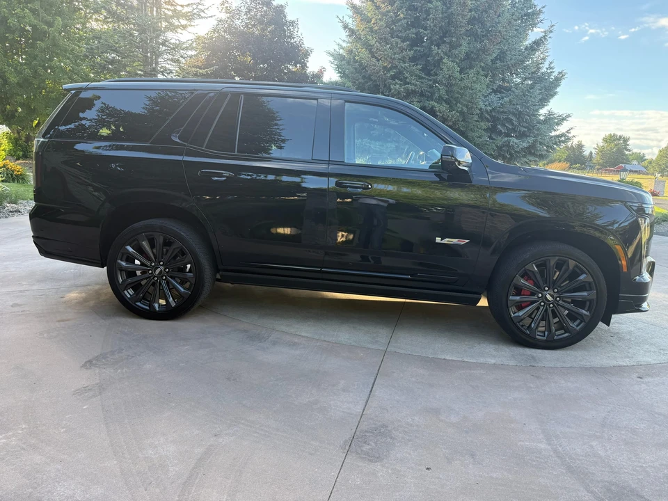 2025 Cadillac Escalade-V 5th Gen - Image 13 of 31