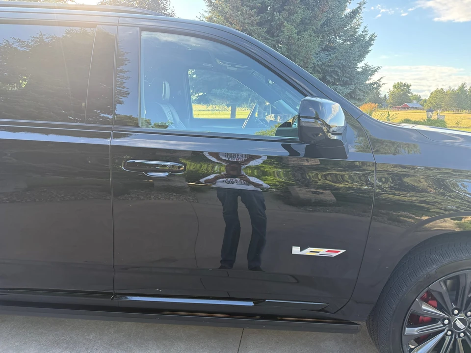 2025 Cadillac Escalade-V 5th Gen - Image 26 of 31