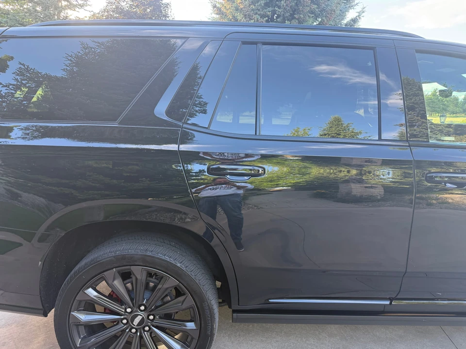 2025 Cadillac Escalade-V 5th Gen - Image 25 of 31