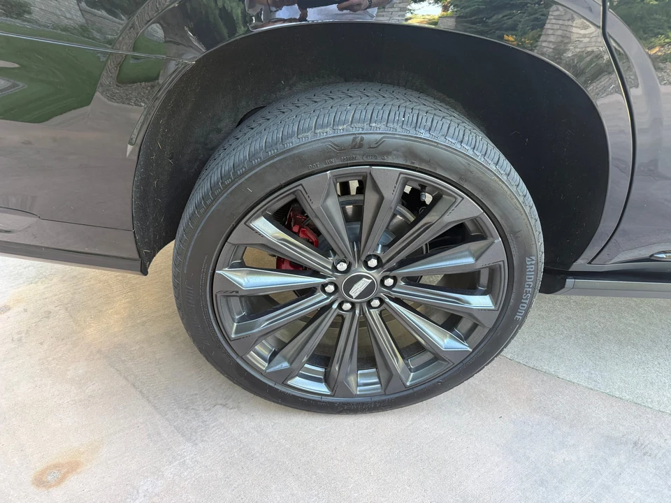 2025 Cadillac Escalade-V 5th Gen - Image 28 of 31