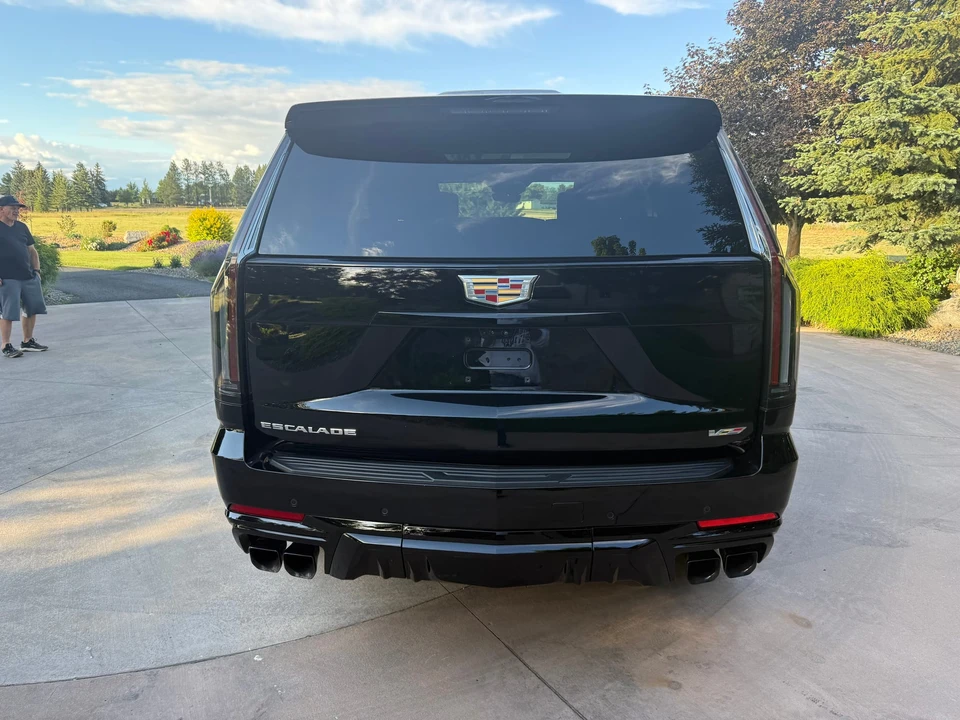2025 Cadillac Escalade-V 5th Gen - Image 17 of 31