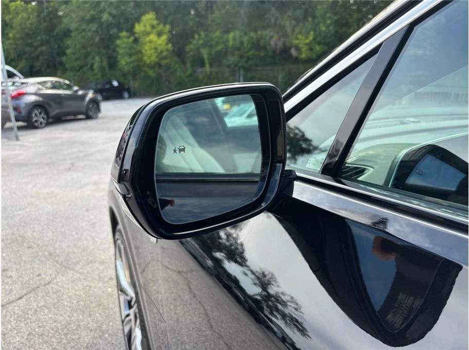 2025 Cadillac Lyriq - Image 20 of 21