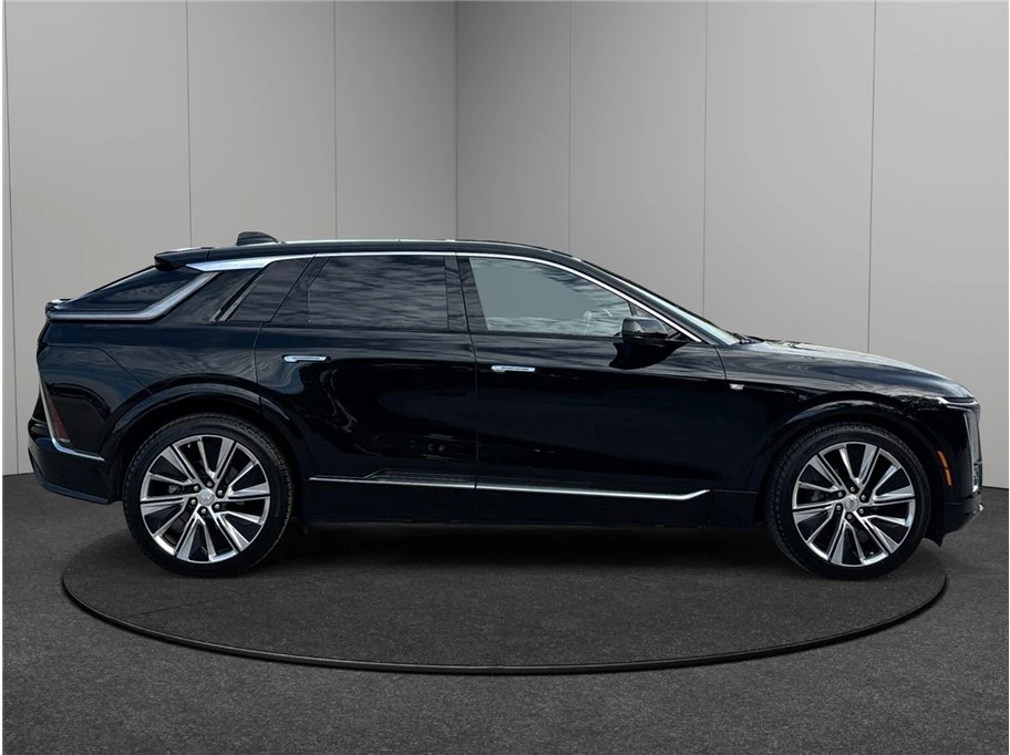 2025 Cadillac Lyriq - Image 10 of 21