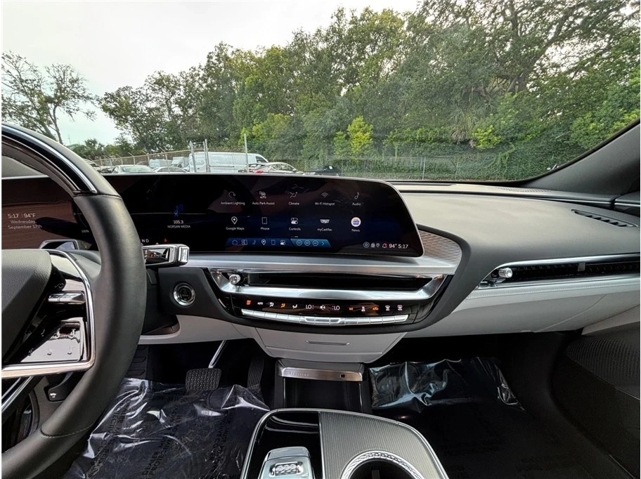 2025 Cadillac Lyriq - Image 11 of 21