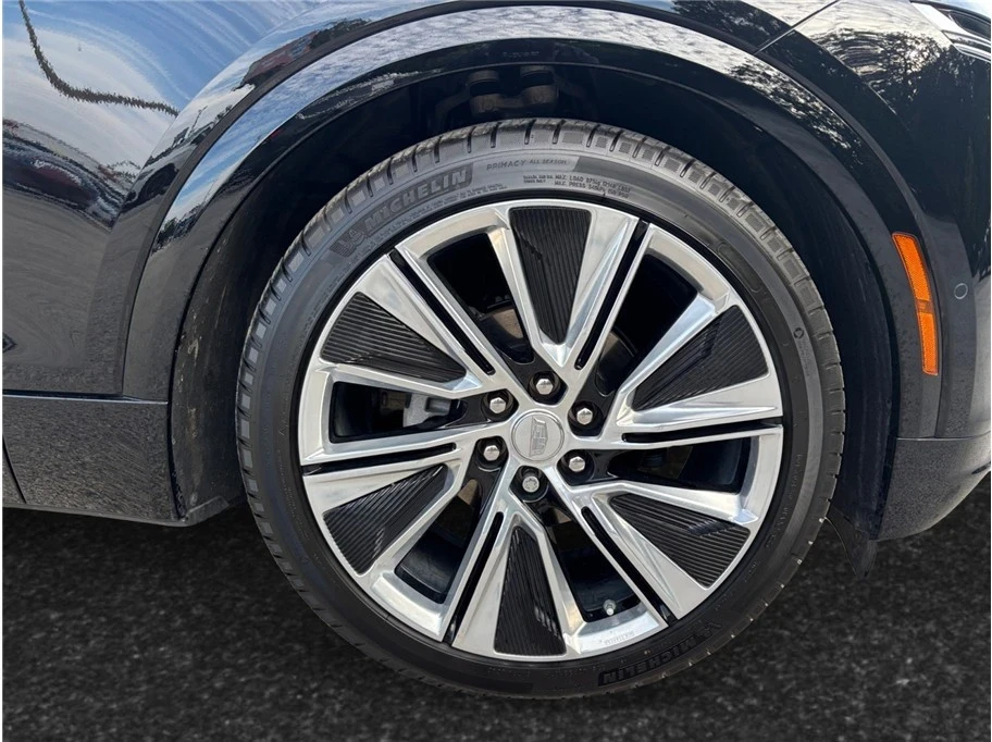 2025 Cadillac Lyriq - Image 13 of 21