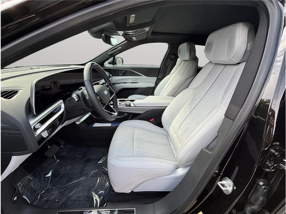 2025 Cadillac Lyriq - Image 2 of 21