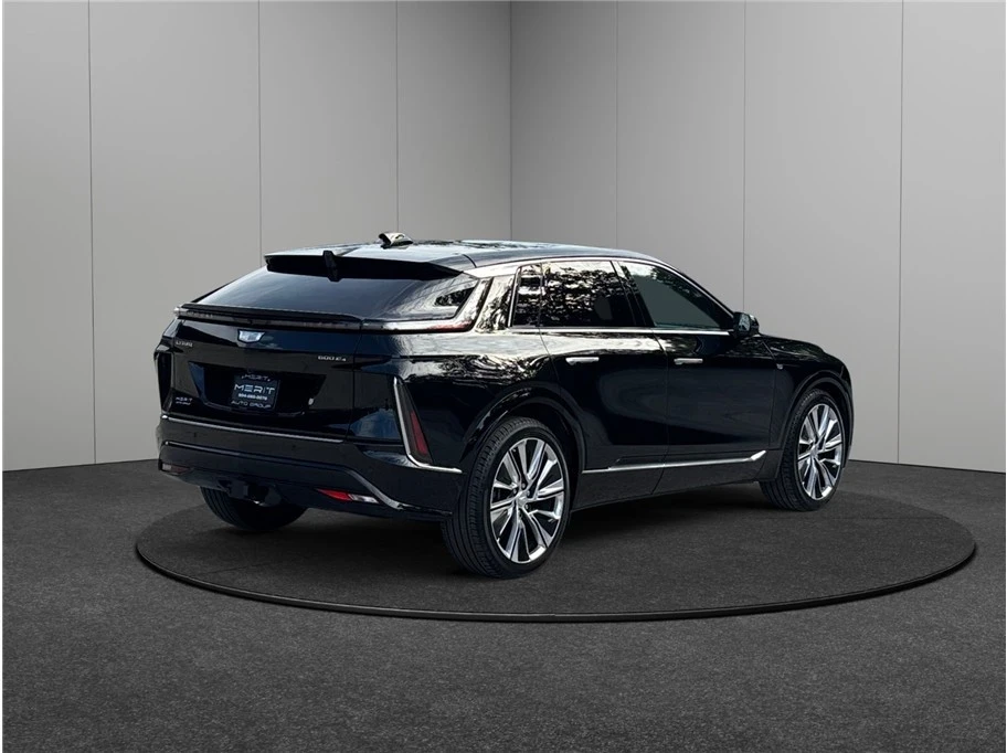 2025 Cadillac Lyriq - Image 9 of 21