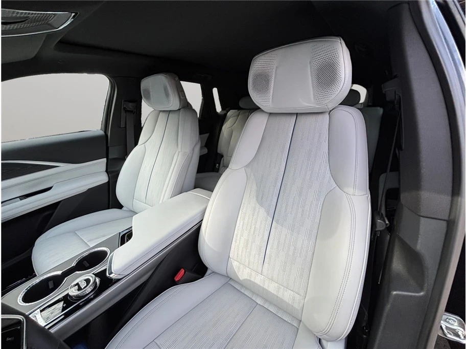 2025 Cadillac Lyriq - Image 21 of 21