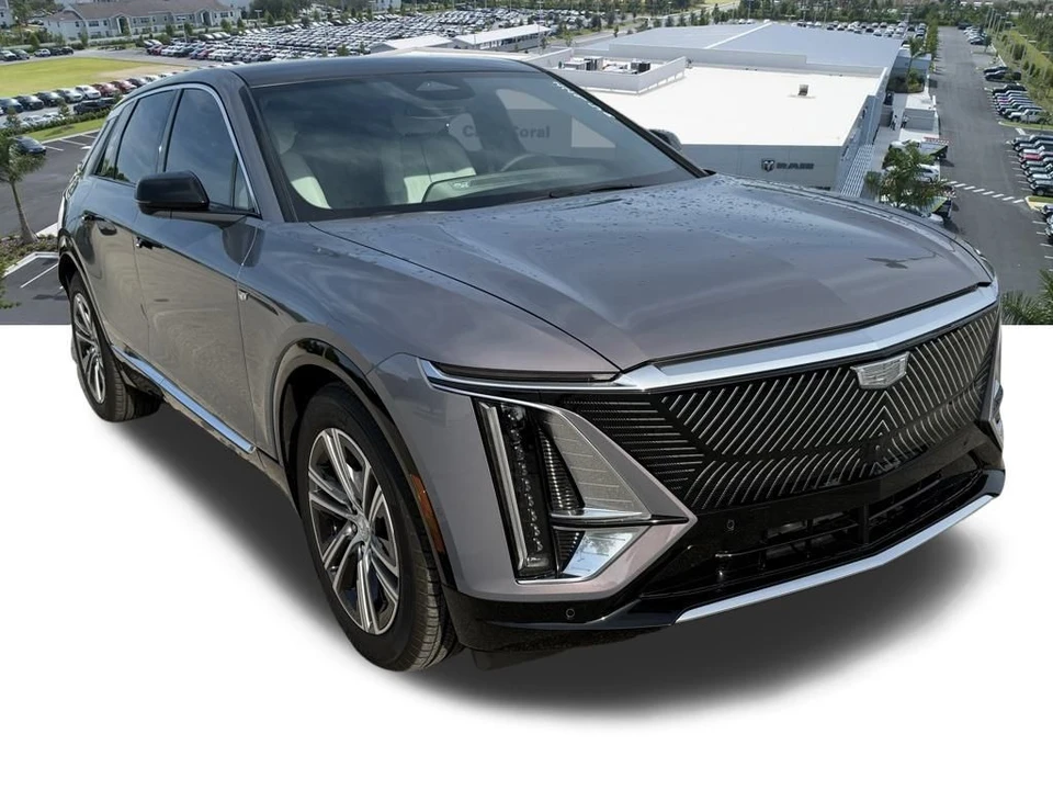 2025 Cadillac Lyriq - Image 2 of 12