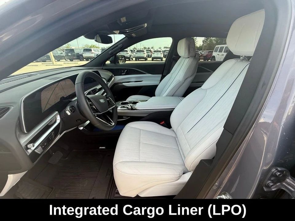 2025 Cadillac Lyriq - Image 9 of 12