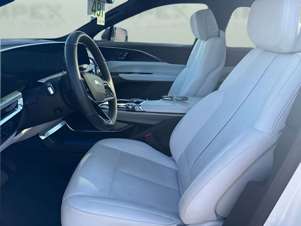 2025 Cadillac Lyriq - Image 9 of 15