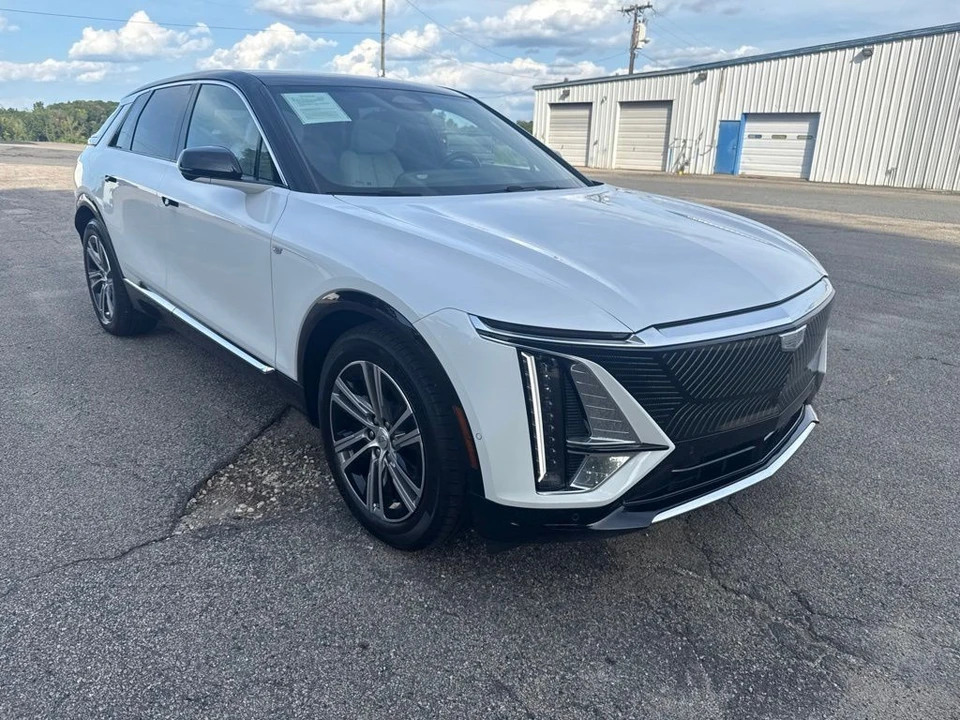 2025 Cadillac Lyriq - Image 8 of 31