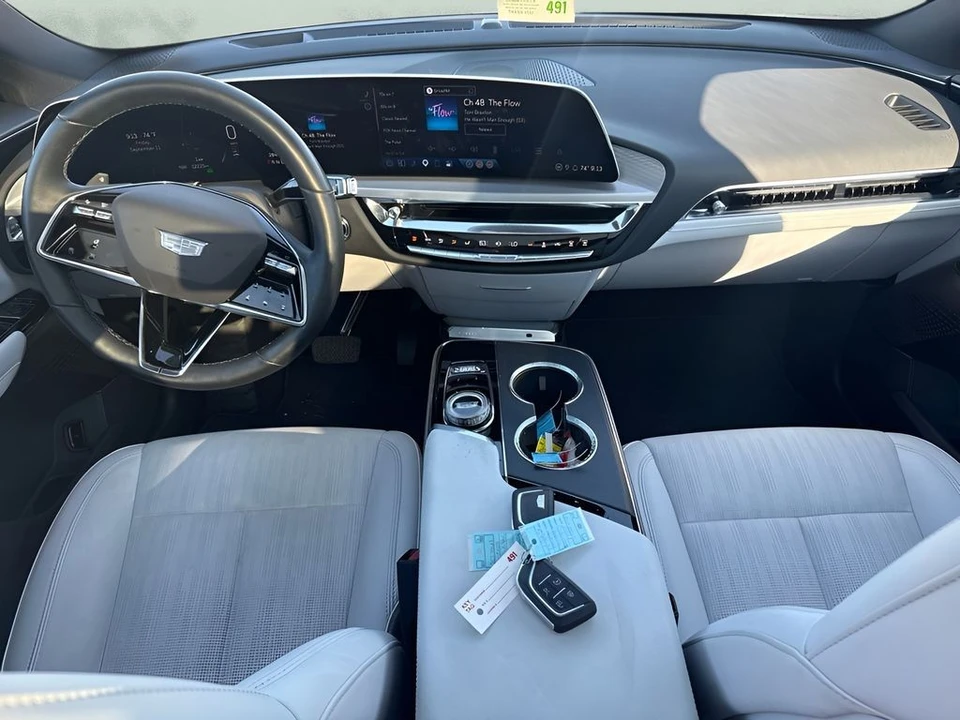 2025 Cadillac Lyriq - Image 12 of 15