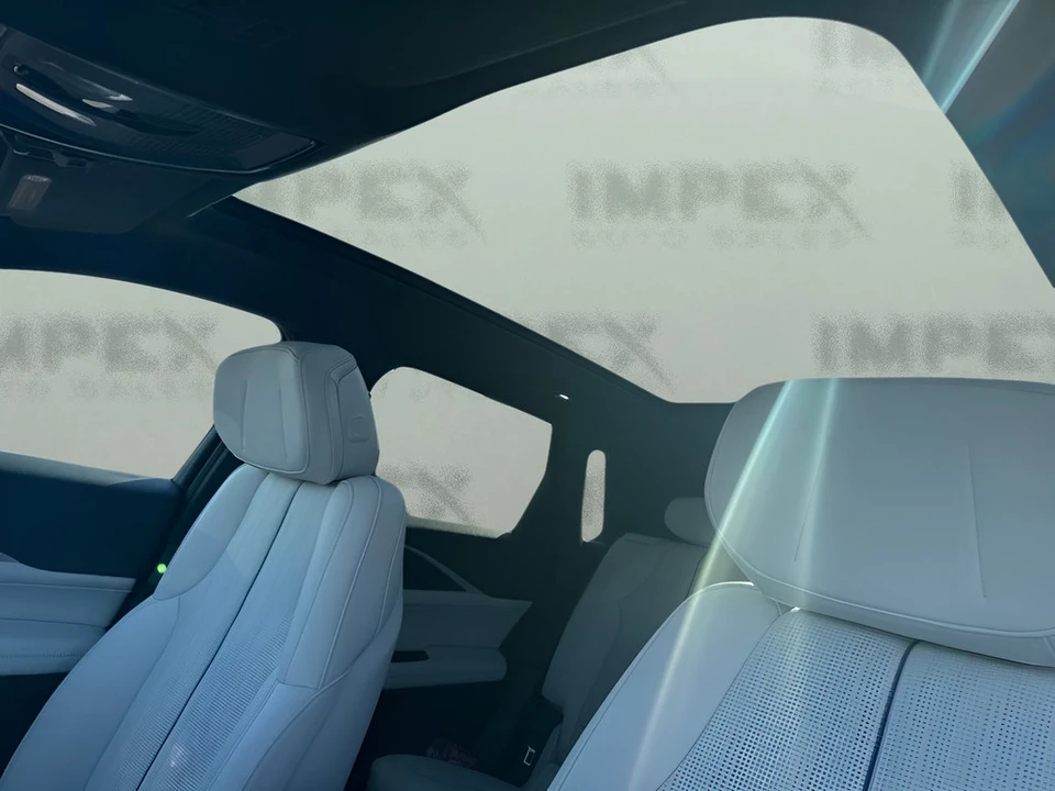 2025 Cadillac Lyriq - Image 13 of 31