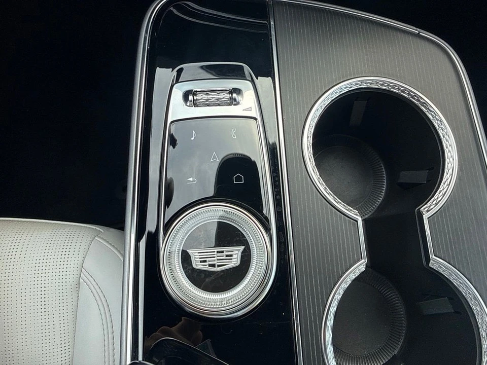 2025 Cadillac Lyriq - Image 24 of 31