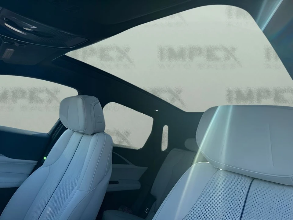 2025 Cadillac Lyriq - Image 10 of 15
