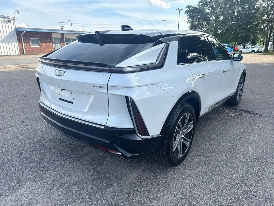 2025 Cadillac Lyriq - Image 6 of 31