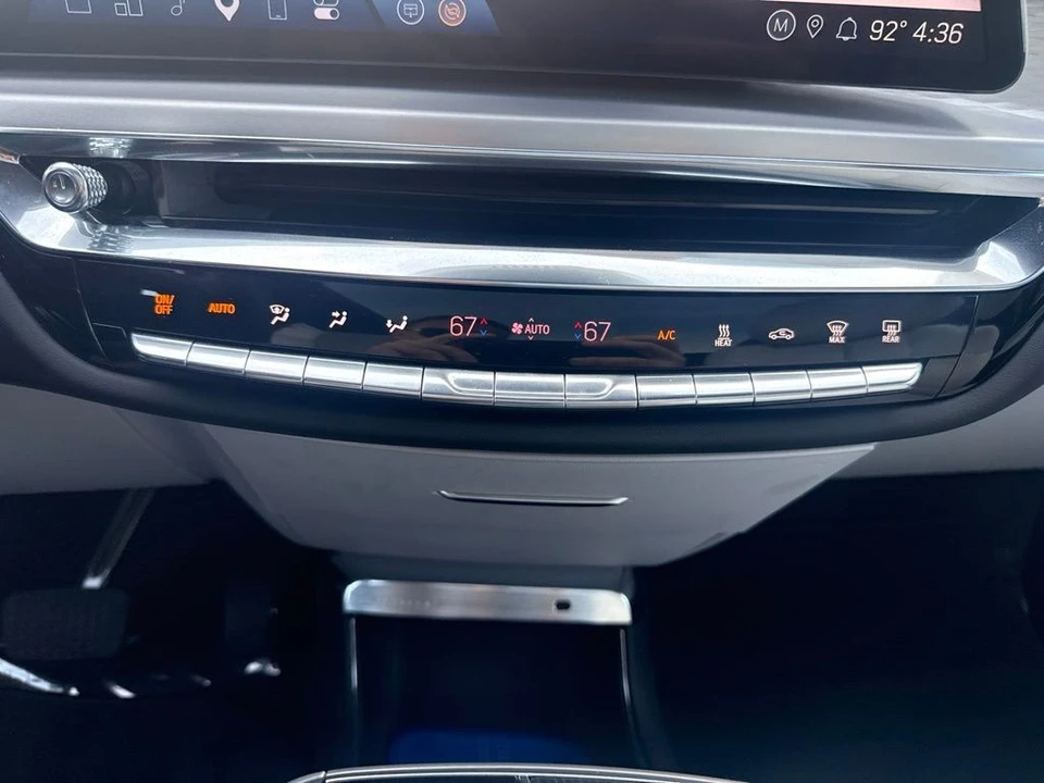 2025 Cadillac Lyriq - Image 23 of 31