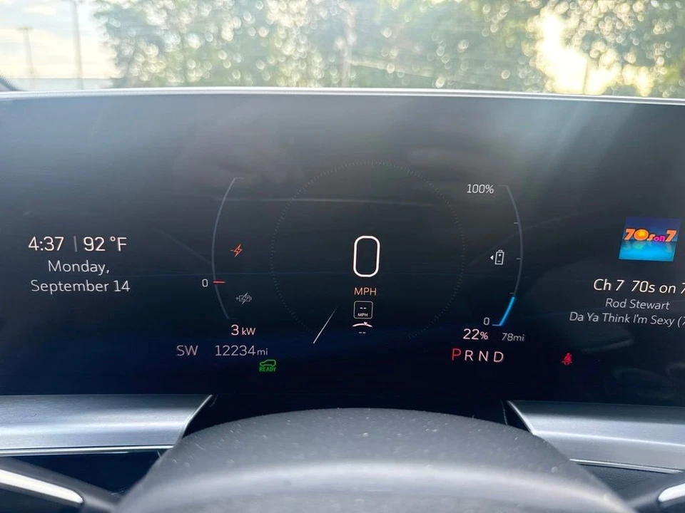 2025 Cadillac Lyriq - Image 26 of 31