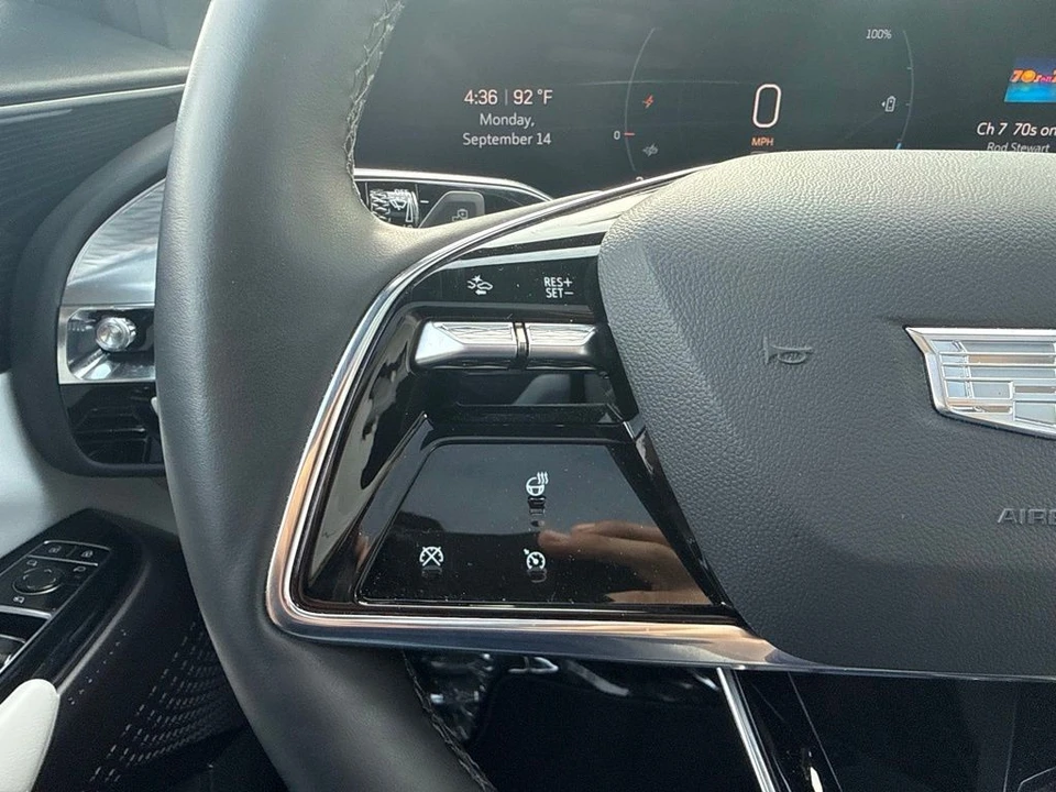 2025 Cadillac Lyriq - Image 17 of 31