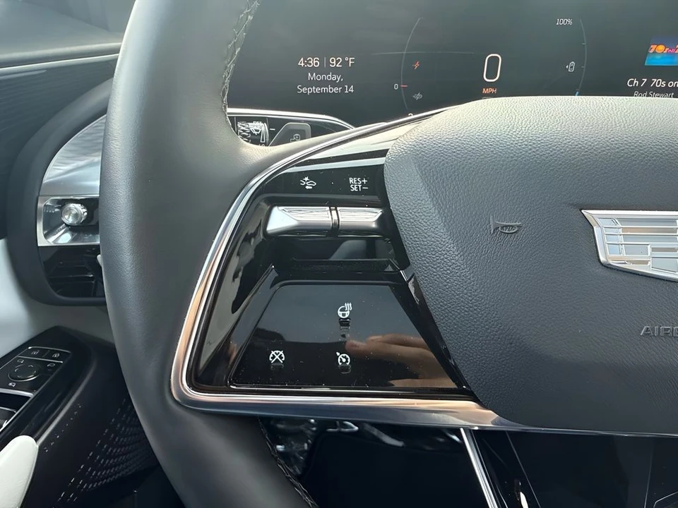 2025 Cadillac Lyriq - Image 26 of 31