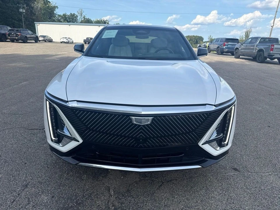 2025 Cadillac Lyriq - Image 9 of 31