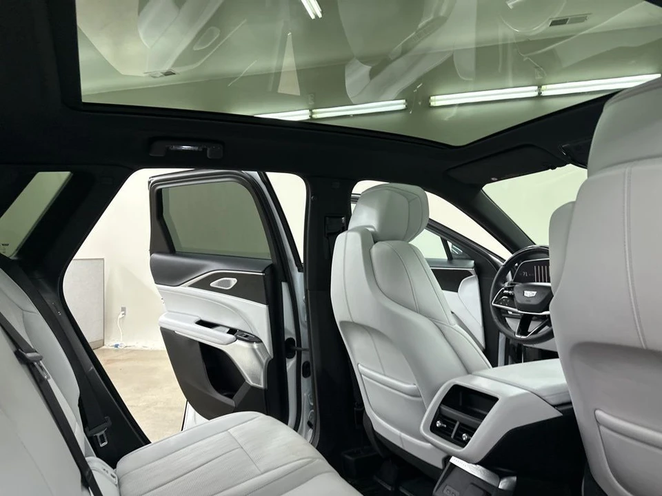2025 Cadillac Lyriq - Image 20 of 21