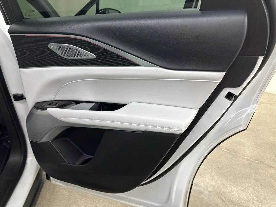 2025 Cadillac Lyriq - Image 21 of 21