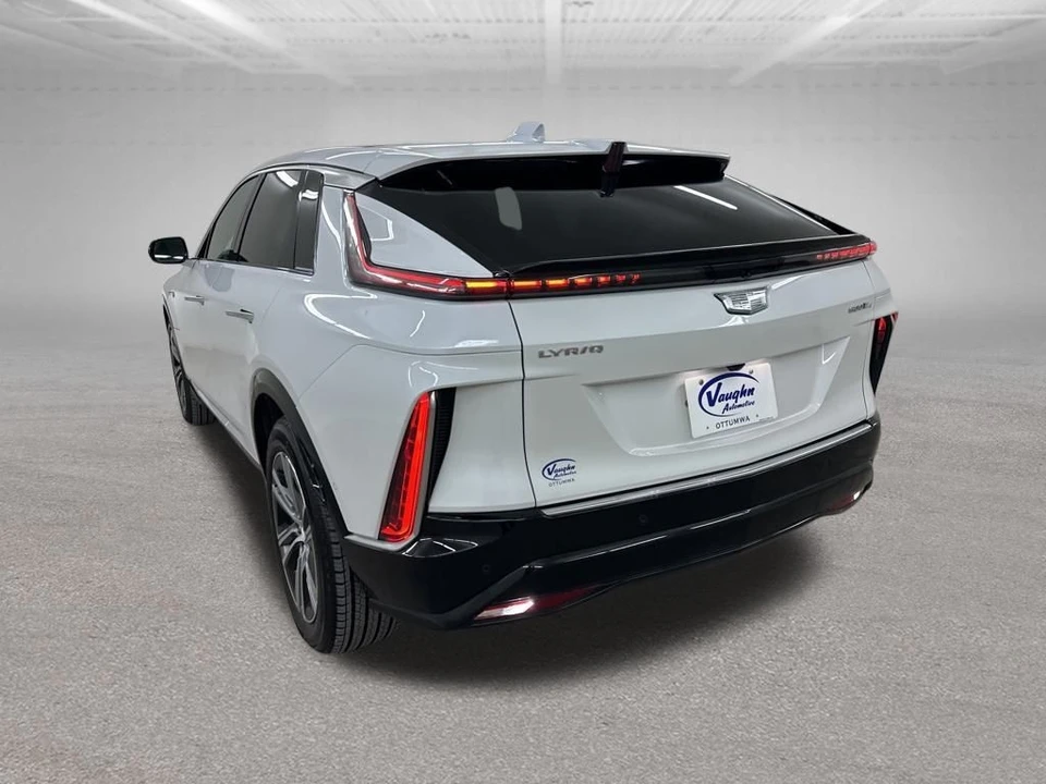 2025 Cadillac Lyriq - Image 8 of 12