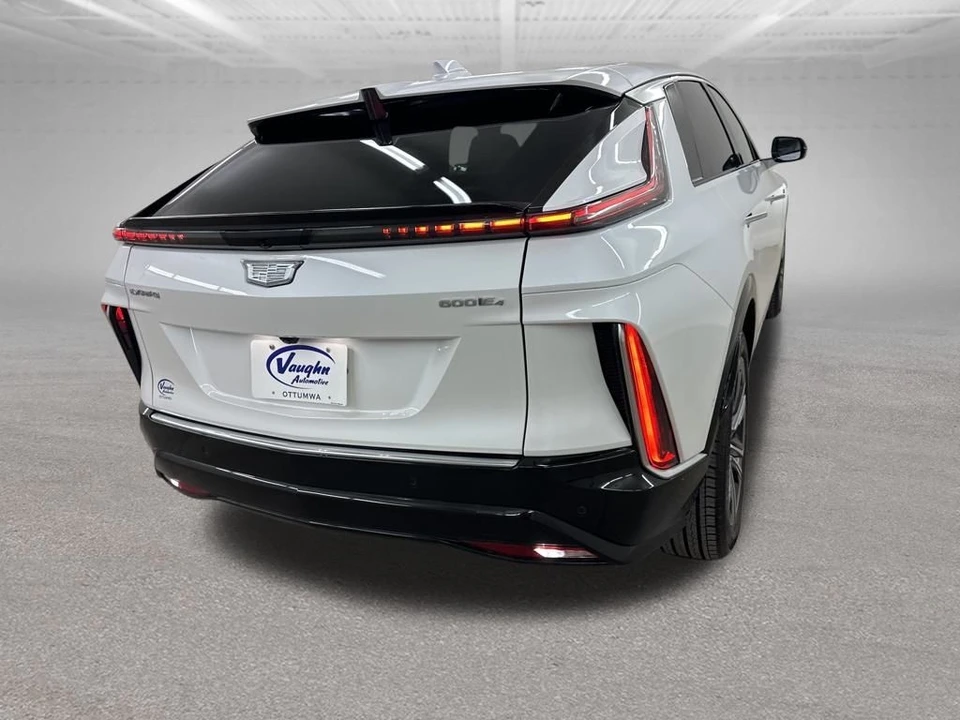2025 Cadillac Lyriq - Image 10 of 12
