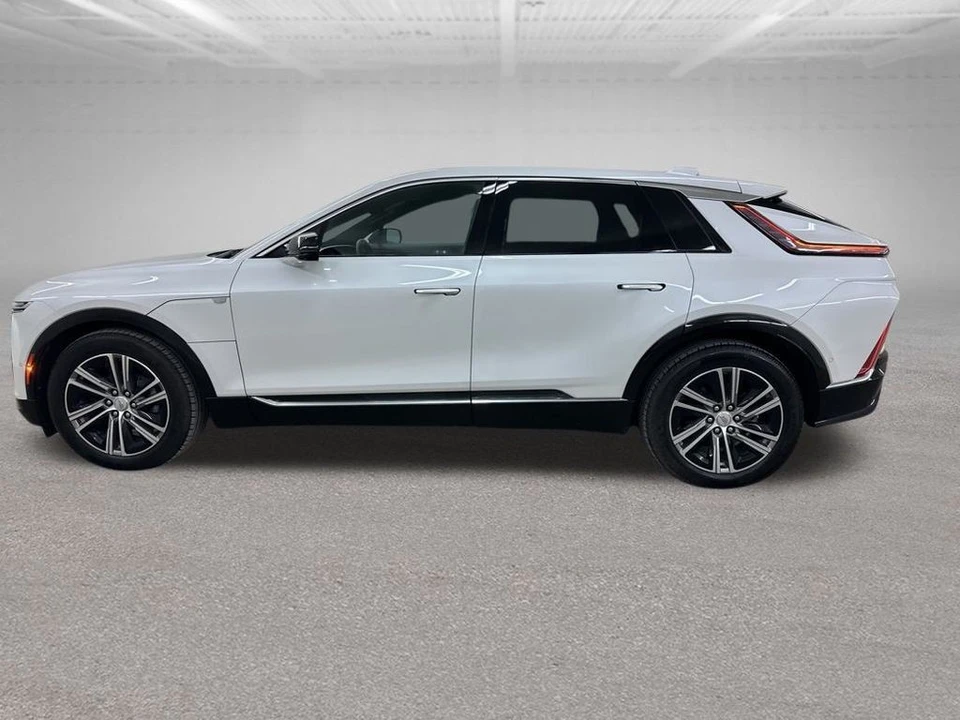 2025 Cadillac Lyriq - Image 6 of 21