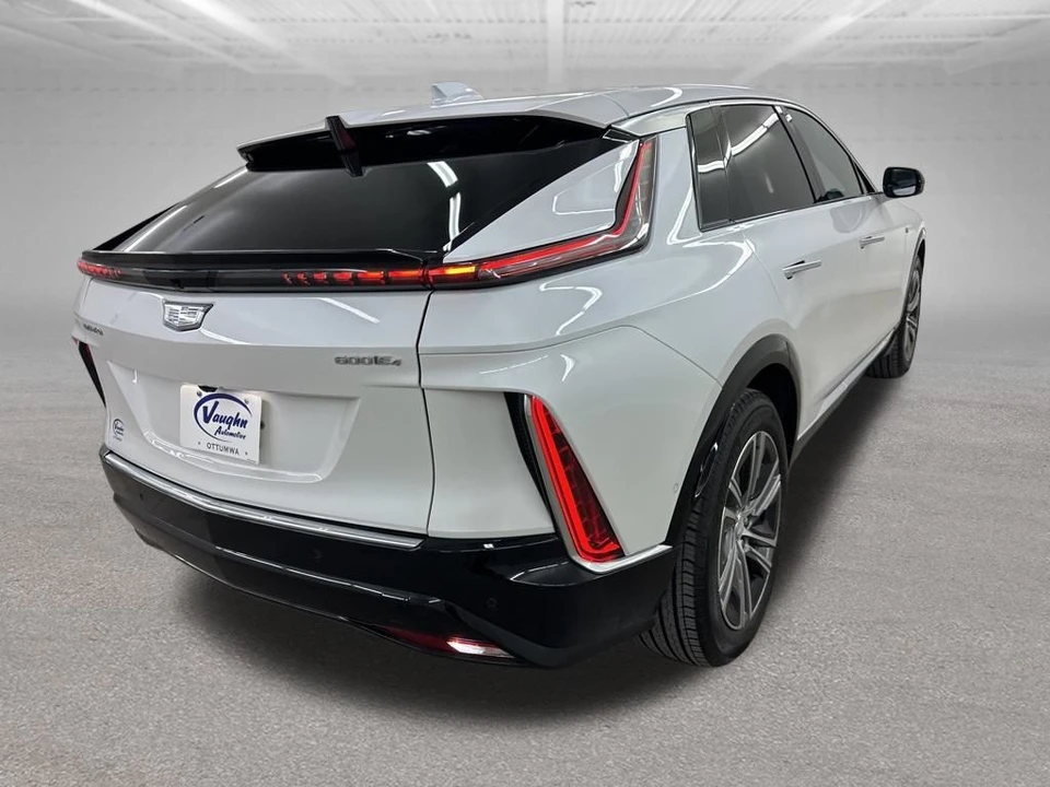 2025 Cadillac Lyriq - Image 11 of 12