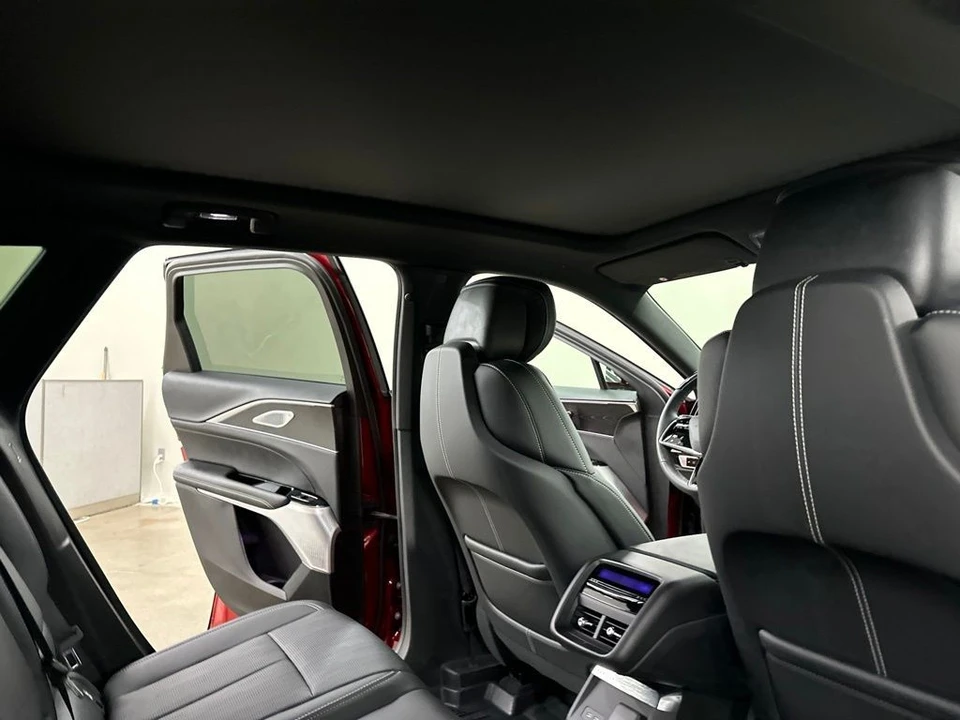 2025 Cadillac Lyriq - Image 21 of 31