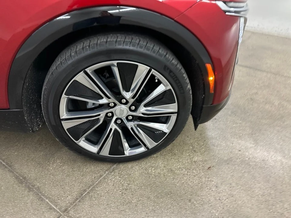2025 Cadillac Lyriq - Image 13 of 31