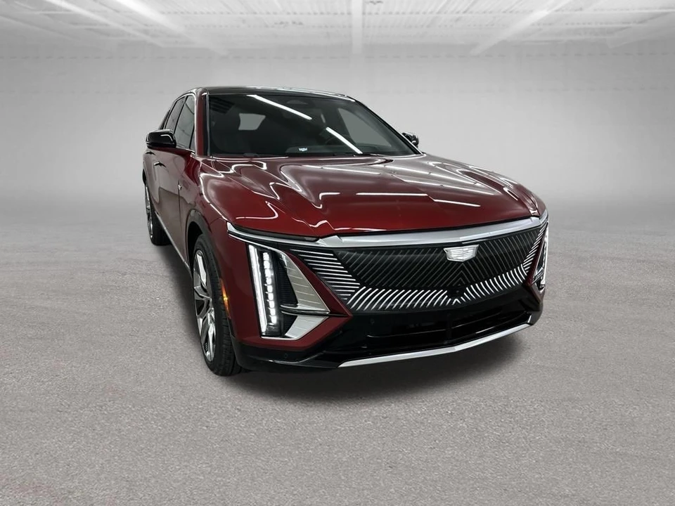 2025 Cadillac Lyriq - Image 2 of 31