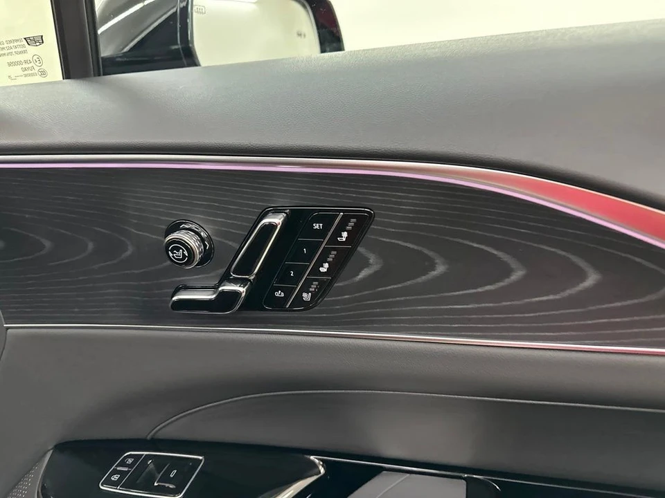 2025 Cadillac Lyriq - Image 19 of 31