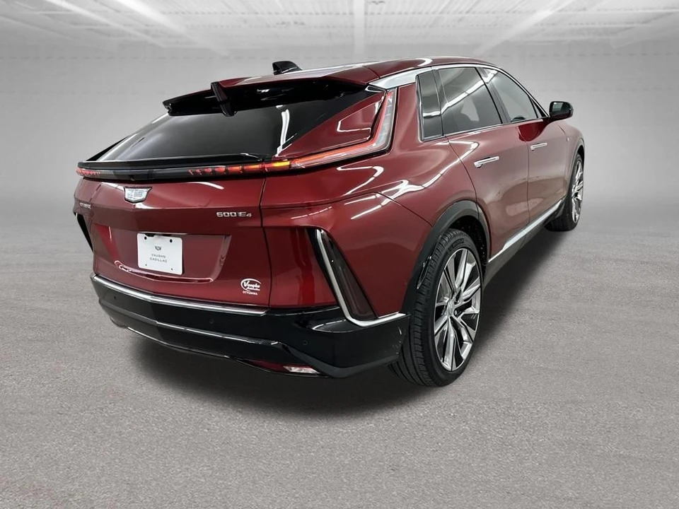 2025 Cadillac Lyriq - Image 11 of 31