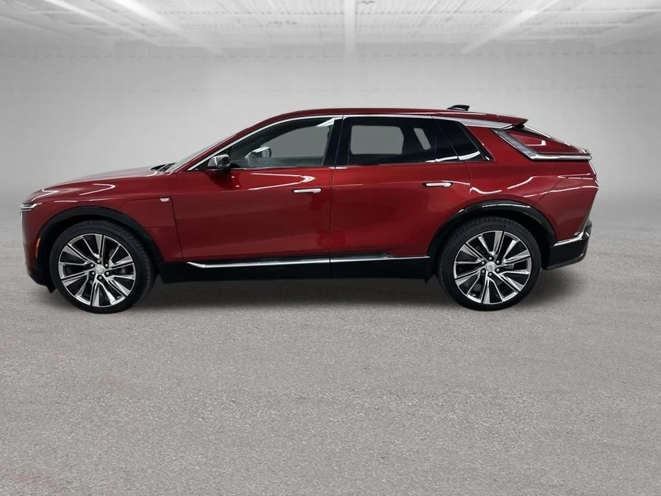2025 Cadillac Lyriq - Image 6 of 31