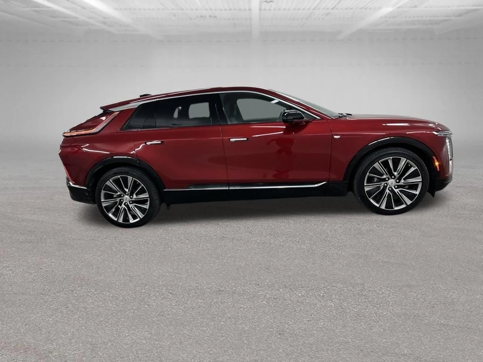 2025 Cadillac Lyriq - Image 12 of 31