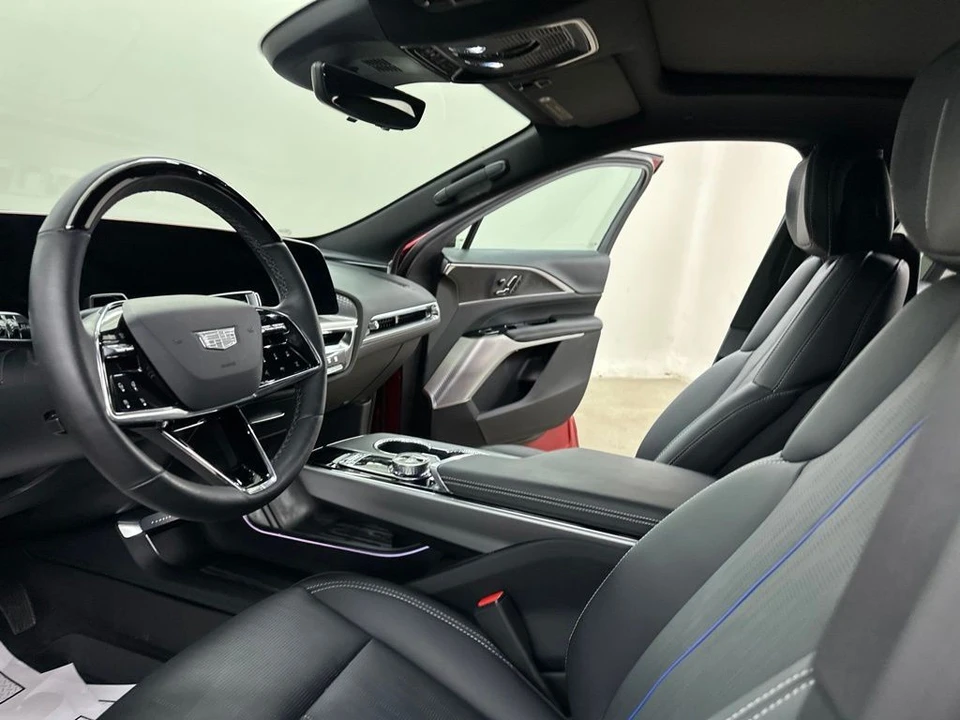2025 Cadillac Lyriq - Image 31 of 31