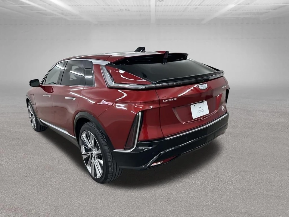 2025 Cadillac Lyriq - Image 7 of 31