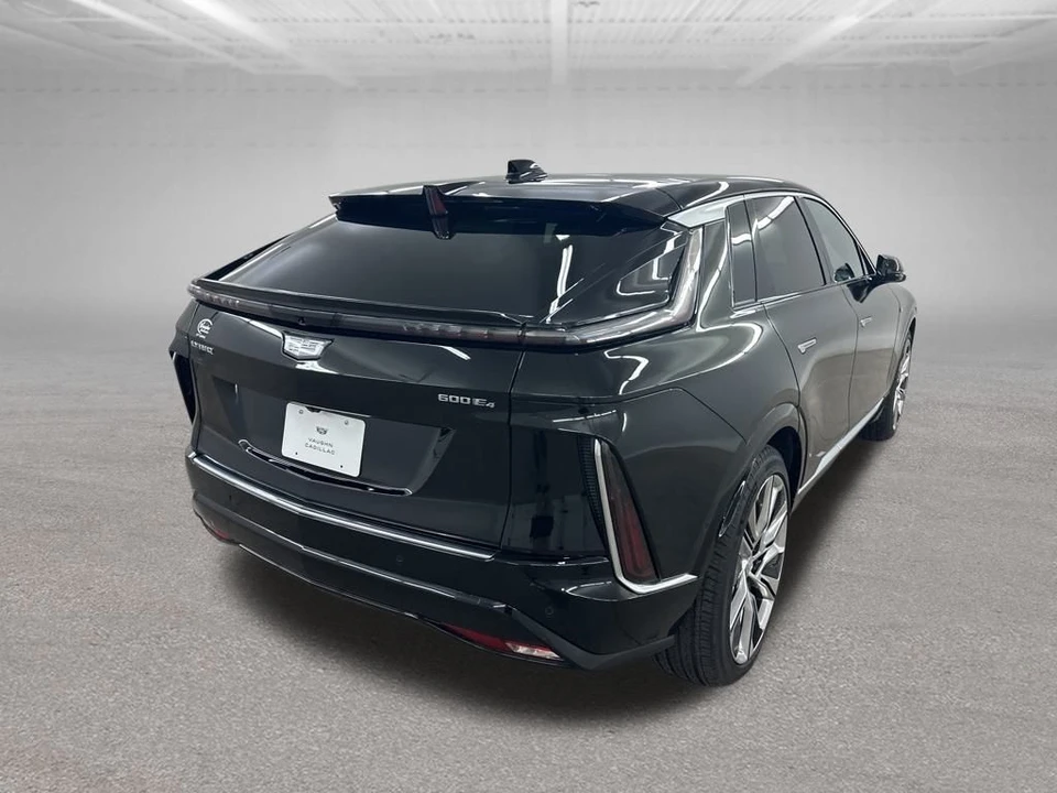 2025 Cadillac Lyriq - Image 10 of 12