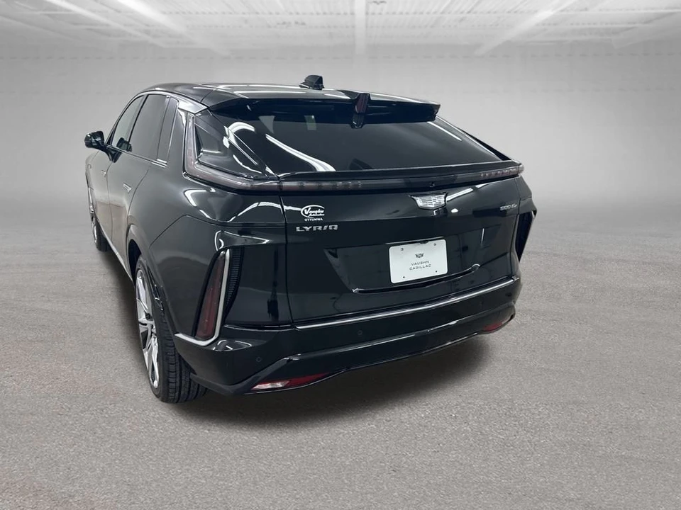 2025 Cadillac Lyriq - Image 8 of 12