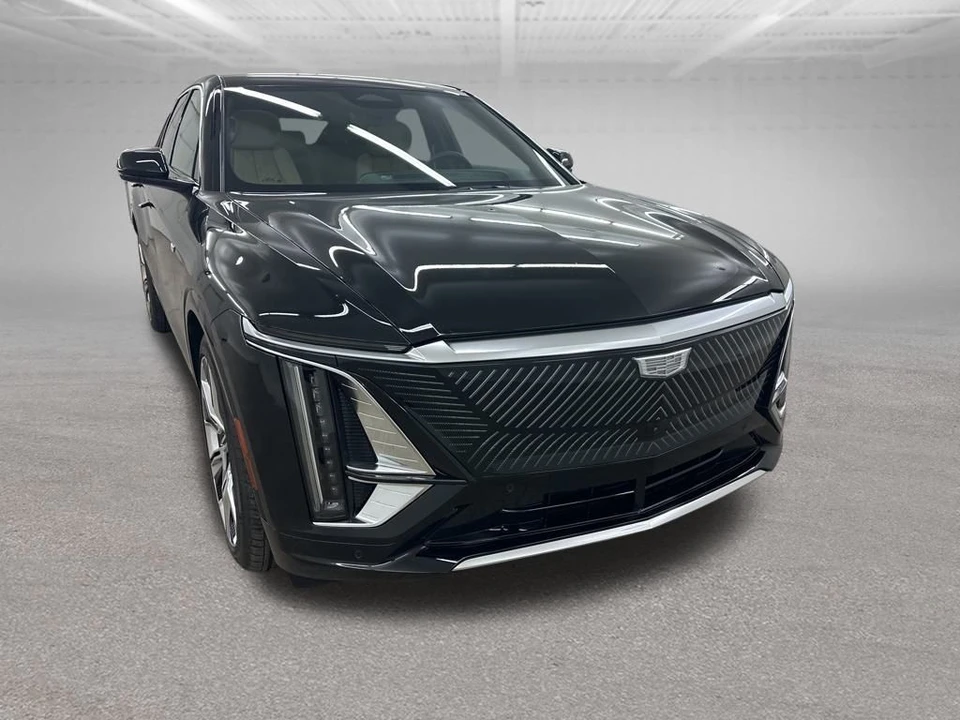 2025 Cadillac Lyriq - Image 2 of 12