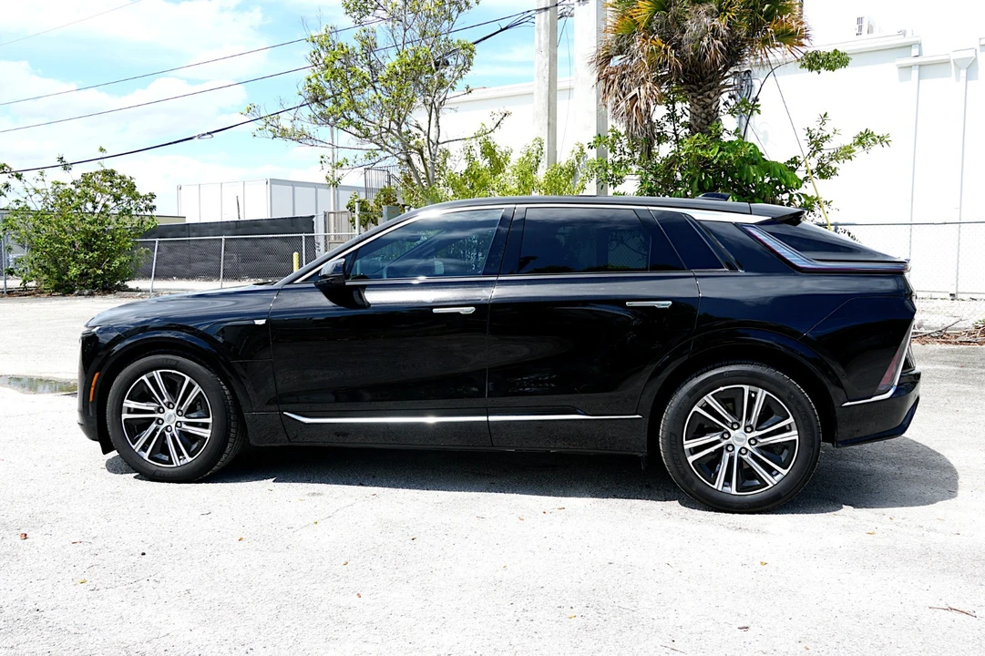 2025 Cadillac Lyriq - Image 12 of 21