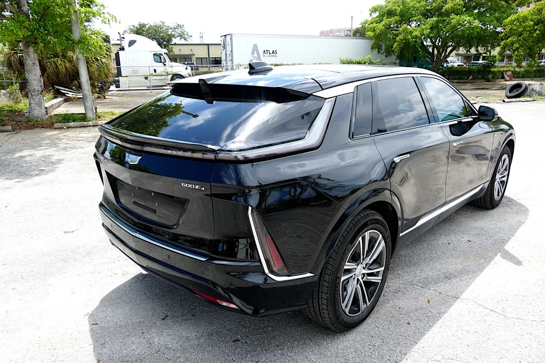2025 Cadillac Lyriq - Image 16 of 21