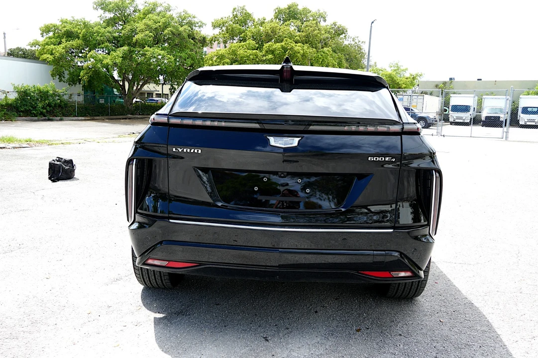 2025 Cadillac Lyriq - Image 10 of 21