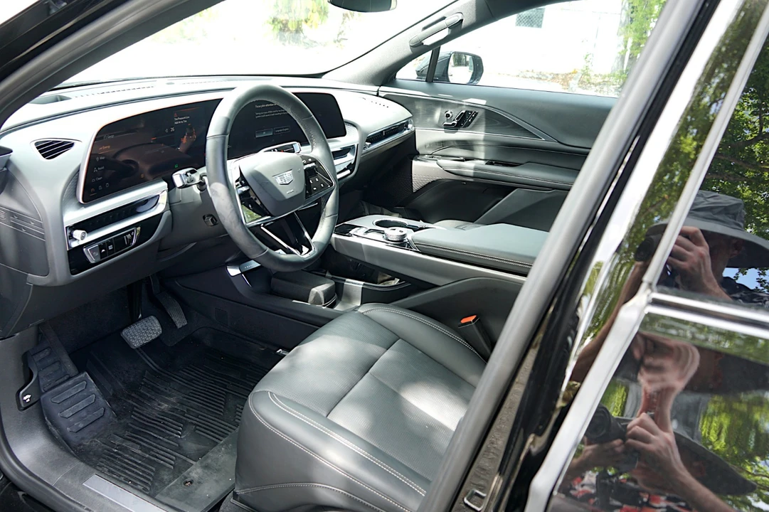 2025 Cadillac Lyriq - Image 18 of 21